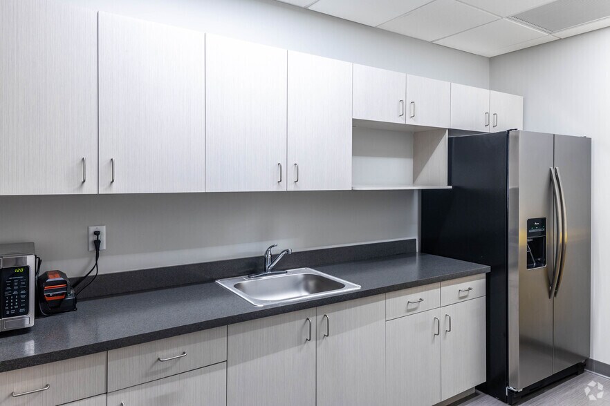 More Photos Of 3230 W Commercial Blvd, Fort Lauderdale Unknown For Lease