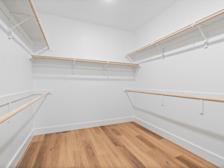 More Photos Of 7811 Mohawk Dr, Dallas Apartments For Sale