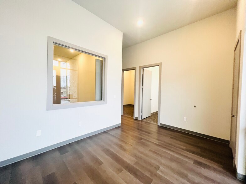 More Photos Of 525 Shiloh Rd, Plano Medical For Lease