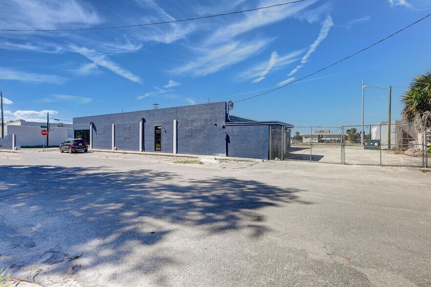More Photos Of 519 Delaware Ave, Fort Pierce General Retail For Lease