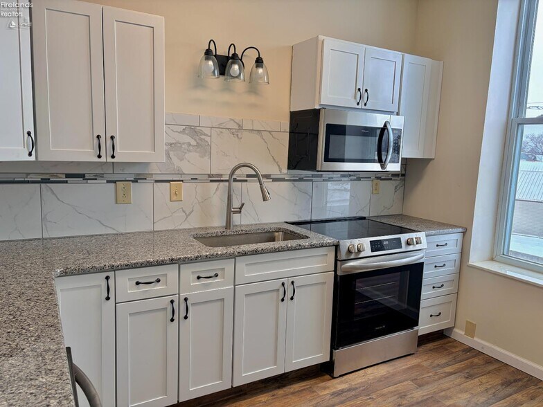 More Photos Of 110 Railroad St, Clyde Restaurant For Sale