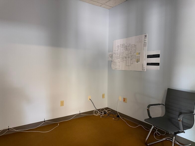 More Photos Of 15 Dawn Rd, Pinehurst Office For Lease