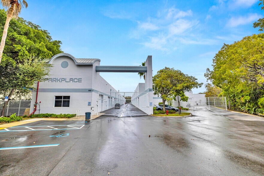 More Photos Of 2011 W State Road 84, Fort Lauderdale Warehouse For Sale