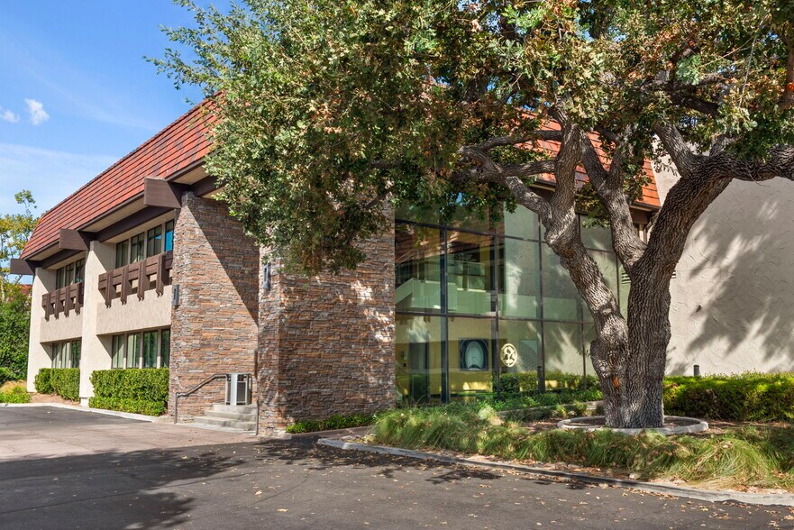 More Photos Of 32144 Agoura Rd, Westlake Village Medical For Lease