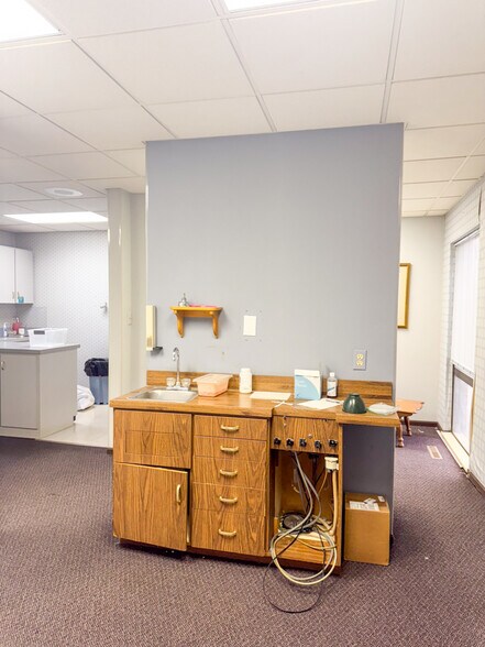 More Photos Of 3540 N Belt W, Belleville Medical For Sale