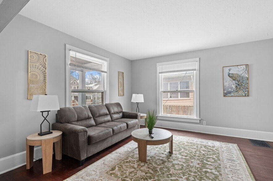 More Photos Of 211 E Dover Ct, Davenport Apartments For Sale