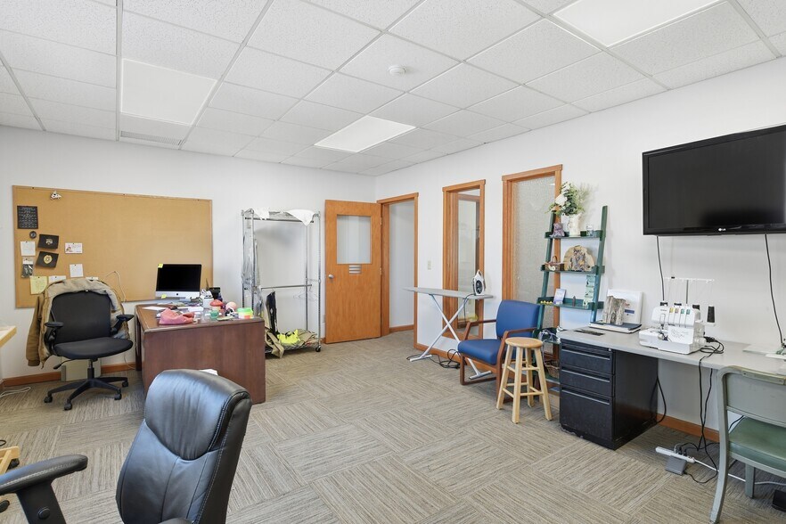 More Photos Of 109 Apremont Way, Westfield Manufacturing For Lease