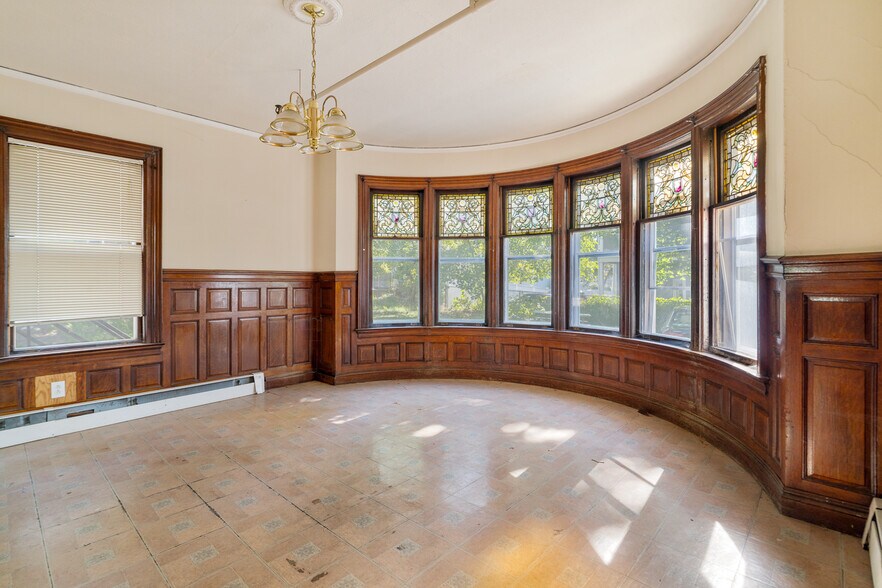 More Photos Of 17 Monmouth St, Somerville Apartments For Sale