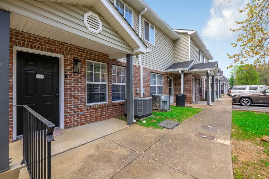 More Photos Of 1400 N Chamberlain Ave, Chattanooga Apartments For Sale