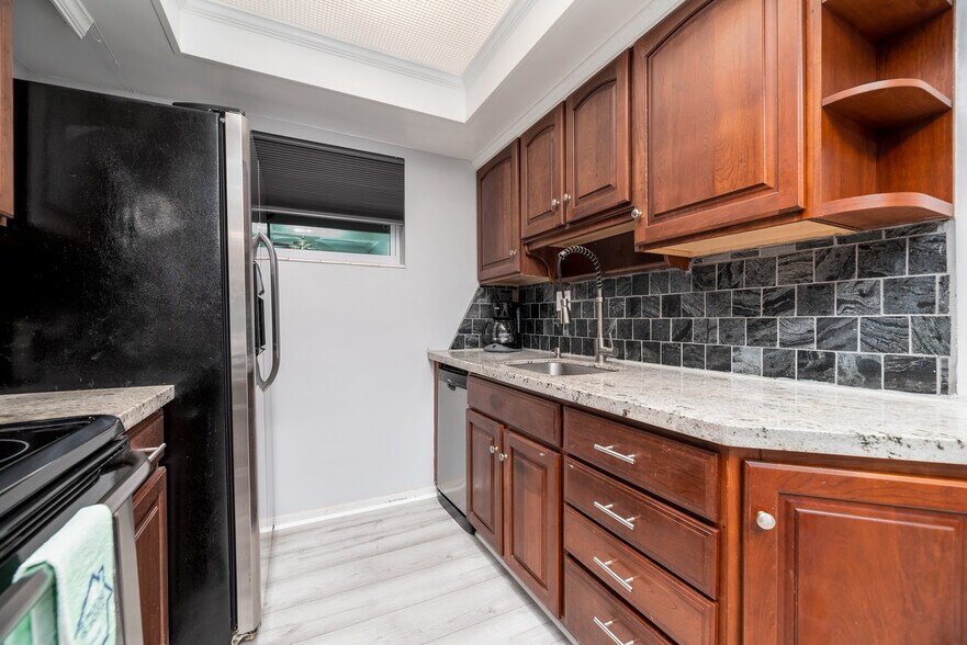 More Photos Of 820 NE 21st Dr, Wilton Manors Apartments For Sale