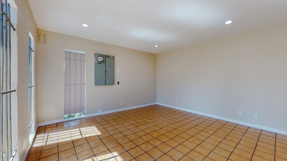 More Photos Of 8311 Rosecrans Ave, Paramount Light Manufacturing For Lease