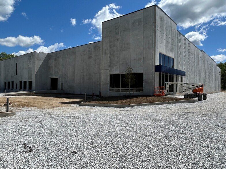 More Photos Of 20 Dock Rd, Denville Warehouse For Lease
