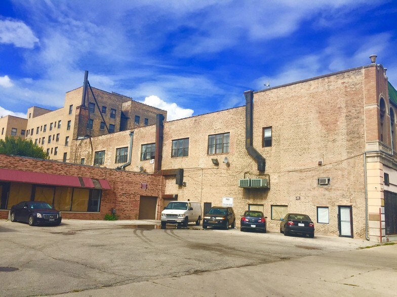 More Photos Of 4936 N Sheridan Rd, Chicago Storefront For Sale