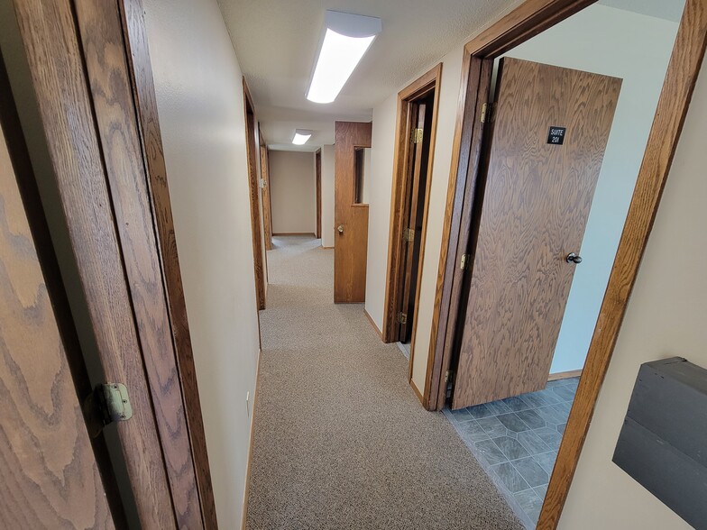 More Photos Of 405 W 34th St, Sioux Falls Office For Lease