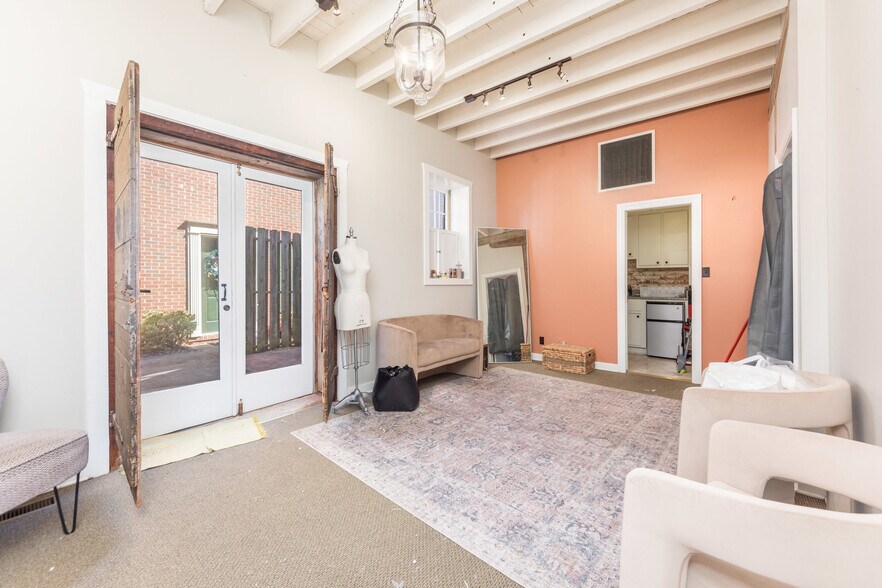 More Photos Of 1011 Charles St, Fredericksburg Loft Creative Space For Lease