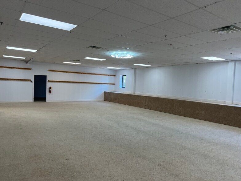 More Photos Of 4388 Sudderth Rd, Buford Warehouse For Sale