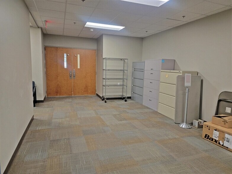More Photos Of 123 Northridge St, Marshfield Medical For Sale