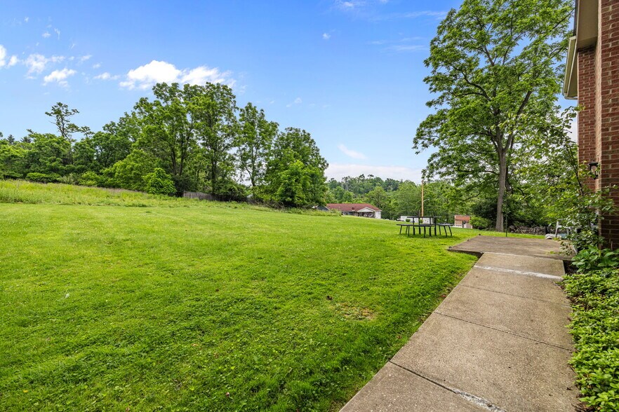 More Photos Of 1841 Universal Rd, Pittsburgh Office For Sale