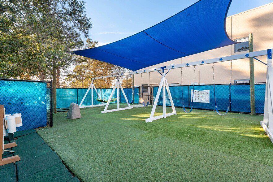 More Photos Of 2580-2590 SE Willoughby Blvd, Stuart Warehouse For Sale