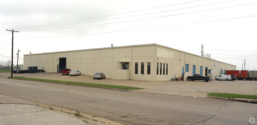 More Photos Of 3501-3507 S Raider Dr, Hurst Industrial For Sale