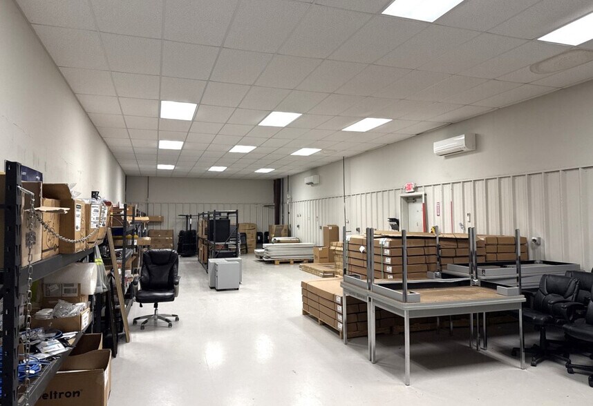 More Photos Of 7121 Statesville Rd, Charlotte Distribution For Lease