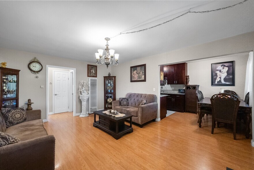 More Photos Of 6661 Wilkinson Ave, North Hollywood Apartments For Sale