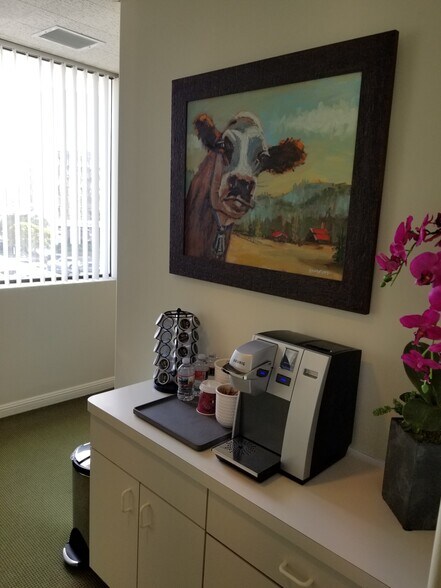 More Photos Of 400 Newport Center Dr, Newport Beach Medical For Lease