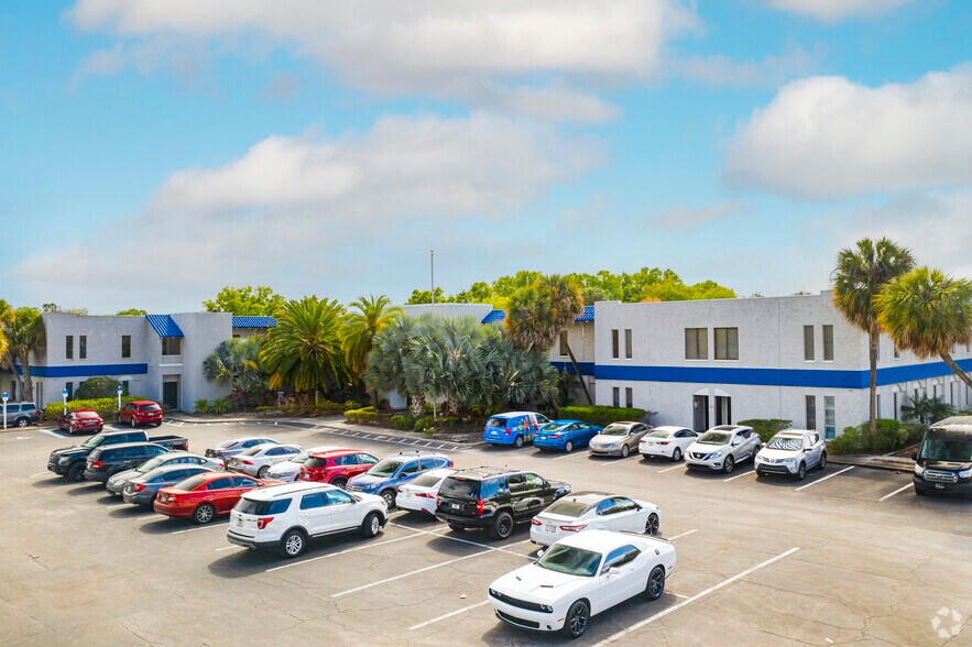 More Photos Of 5118 N 56th St, Tampa Office For Lease