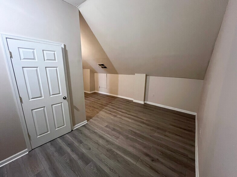 More Photos Of 5307 York Rd, Baltimore Storefront Retail Residential For Sale