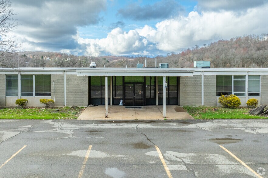 More Photos Of 629 E Butler Rd, Butler Distribution For Sale