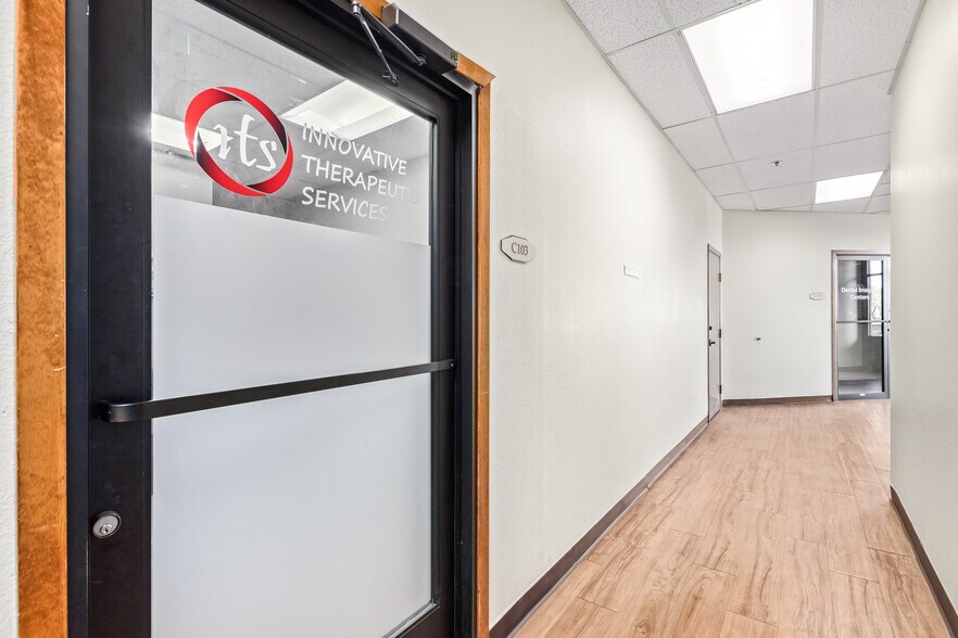 More Photos Of 15600-15650 N Black Canyon Hwy, Phoenix Office For Lease