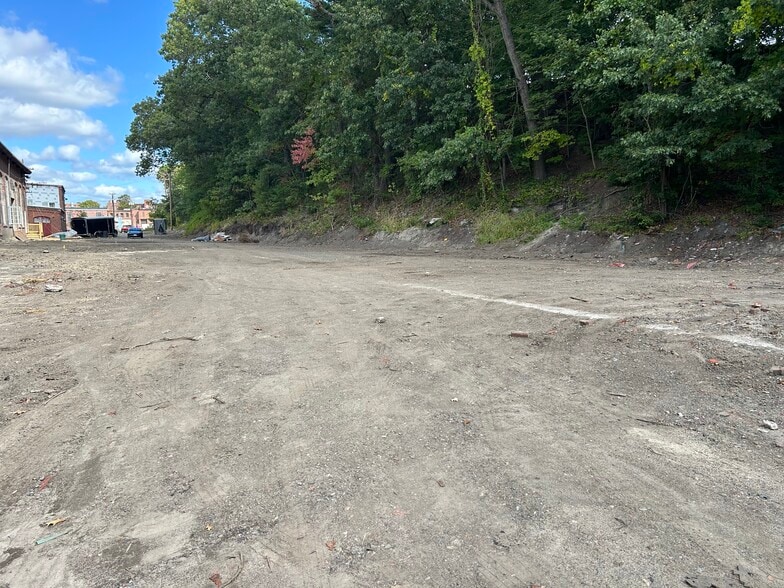 More Photos Of 70 Moshassuck Rd, Lincoln Manufacturing For Lease