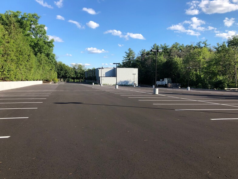 More Photos Of 4 Northeastern Blvd, Salem Office For Lease