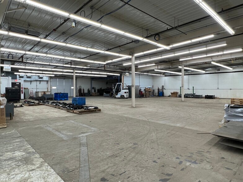 More Photos Of 1025 4 Bottle Dr, Valley City Industrial For Lease