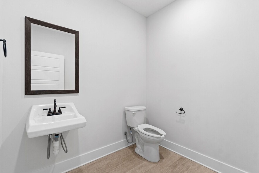 More Photos Of 2510 Pea Ridge Rd, Clarksville Office For Lease