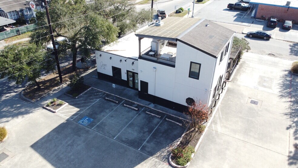 More Photos Of 801 Studewood St, Houston Restaurant For Lease