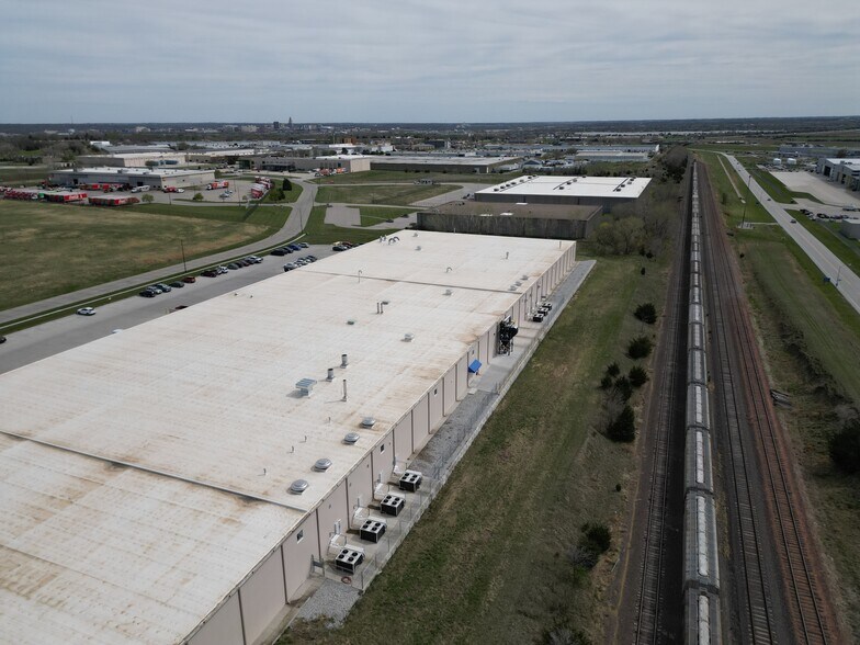 More Photos Of 4555 NW 14th St, Lincoln Industrial For Sale