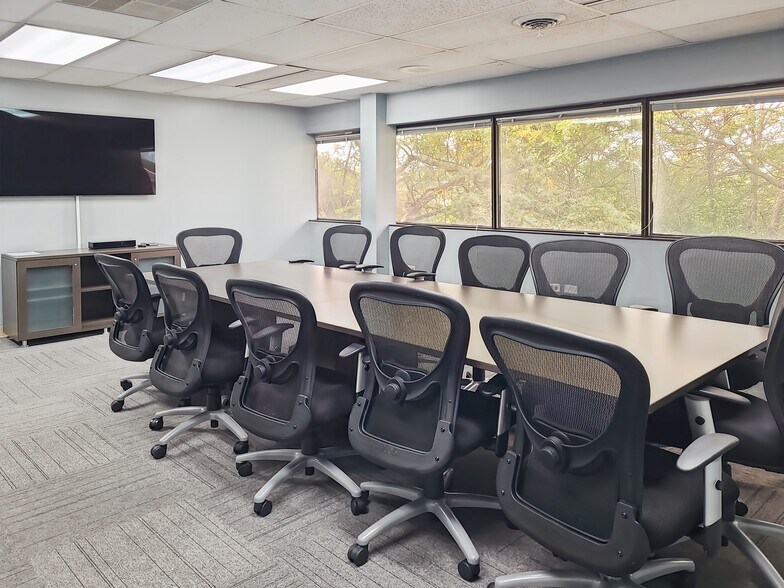 More Photos Of 20200 Governors Dr, Olympia Fields Coworking Space