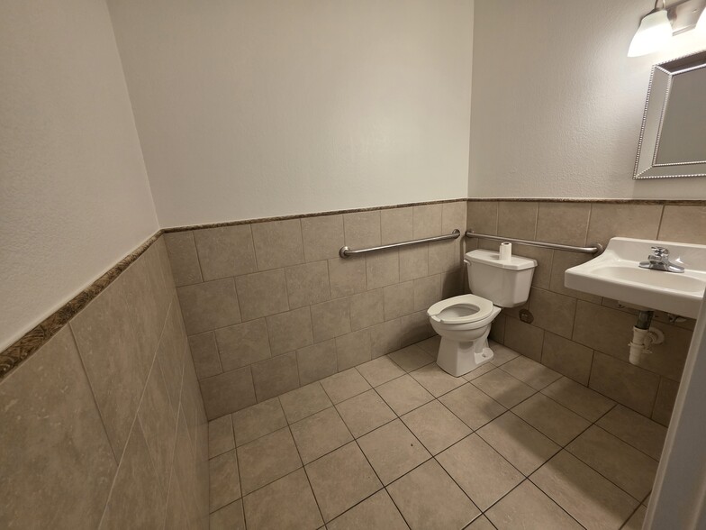 More Photos Of 5601-5605 Virginia Pky, McKinney Medical For Lease