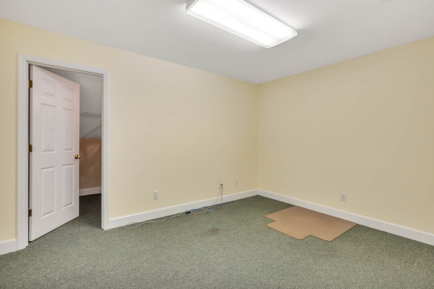 More Photos Of 124 Chapel Crossing Rd, Brunswick Office For Lease