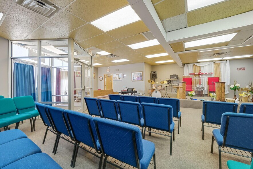 More Photos Of 3500 N Sherman Blvd, Milwaukee Loft Creative Space For Sale