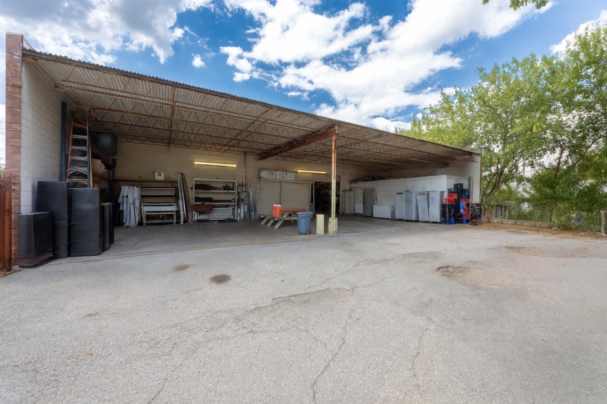 More Photos Of 2332 N Saint Marys St, San Antonio Freestanding For Sale
