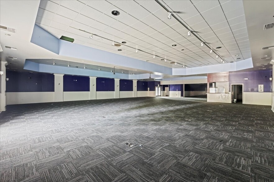 More Photos Of 13010 Hwy 99, Everett Casino For Sale