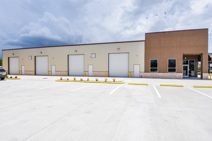 More Photos Of 1631 Highway 6 S, Houston Warehouse For Sale