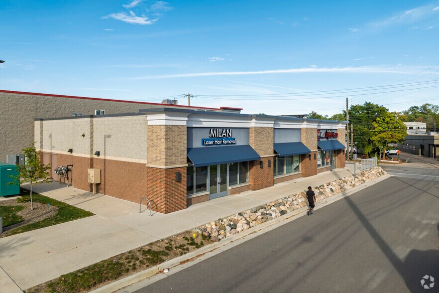 More Photos Of 300 S Maple Rd, Ann Arbor Storefront Retail Office For Lease