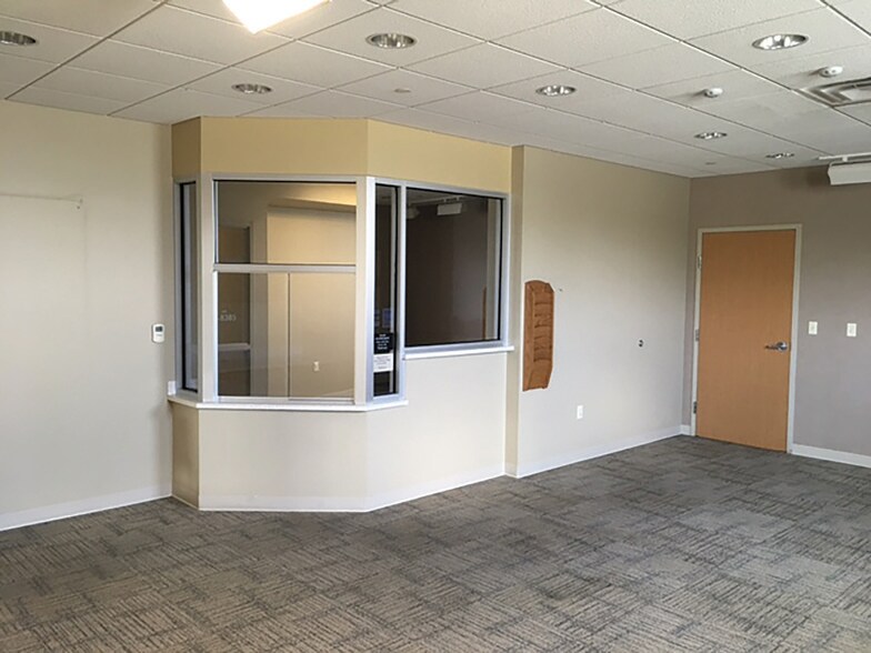 More Photos Of 51 Southland Dr, Fairmont Medical For Lease