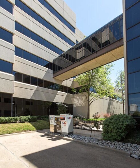 More Photos Of 1825 Market Center Blvd, Dallas Office For Lease