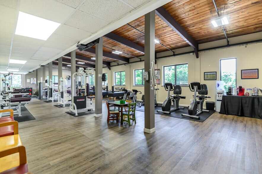 More Photos Of 630 Park St, Stoughton Office For Lease