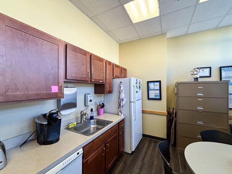 More Photos Of 329 Edwin Dr, Virginia Beach Medical For Lease