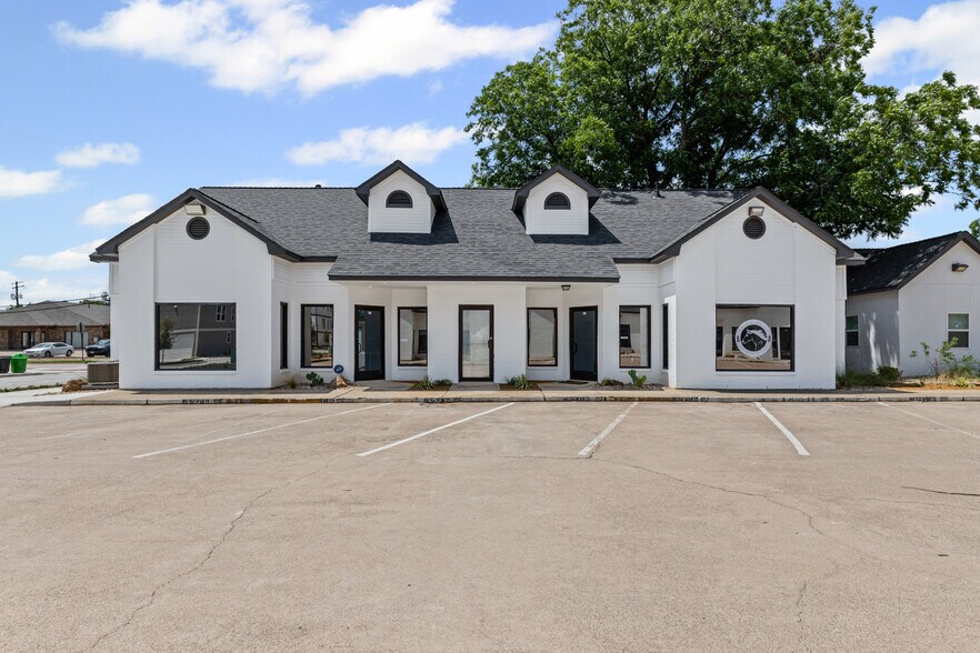 More Photos Of 189 Elm St, Lewisville Medical For Sale